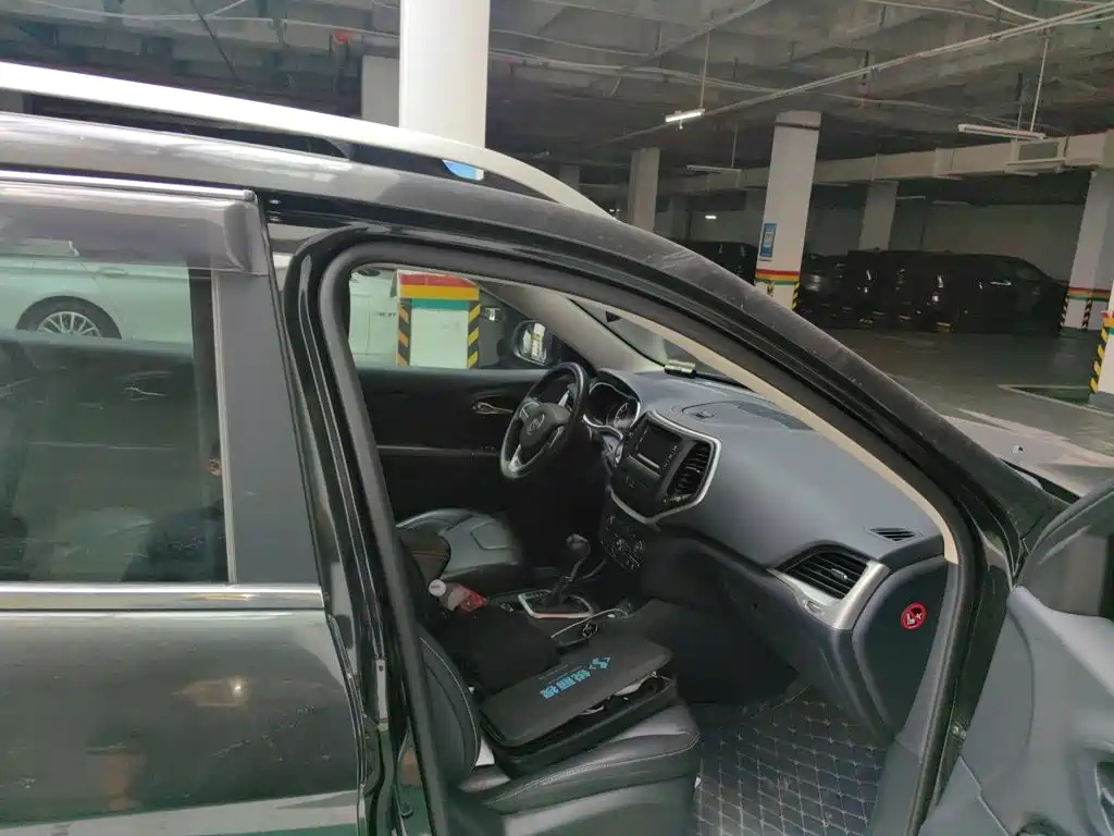 Jeep Cherokee — миниатюра 19