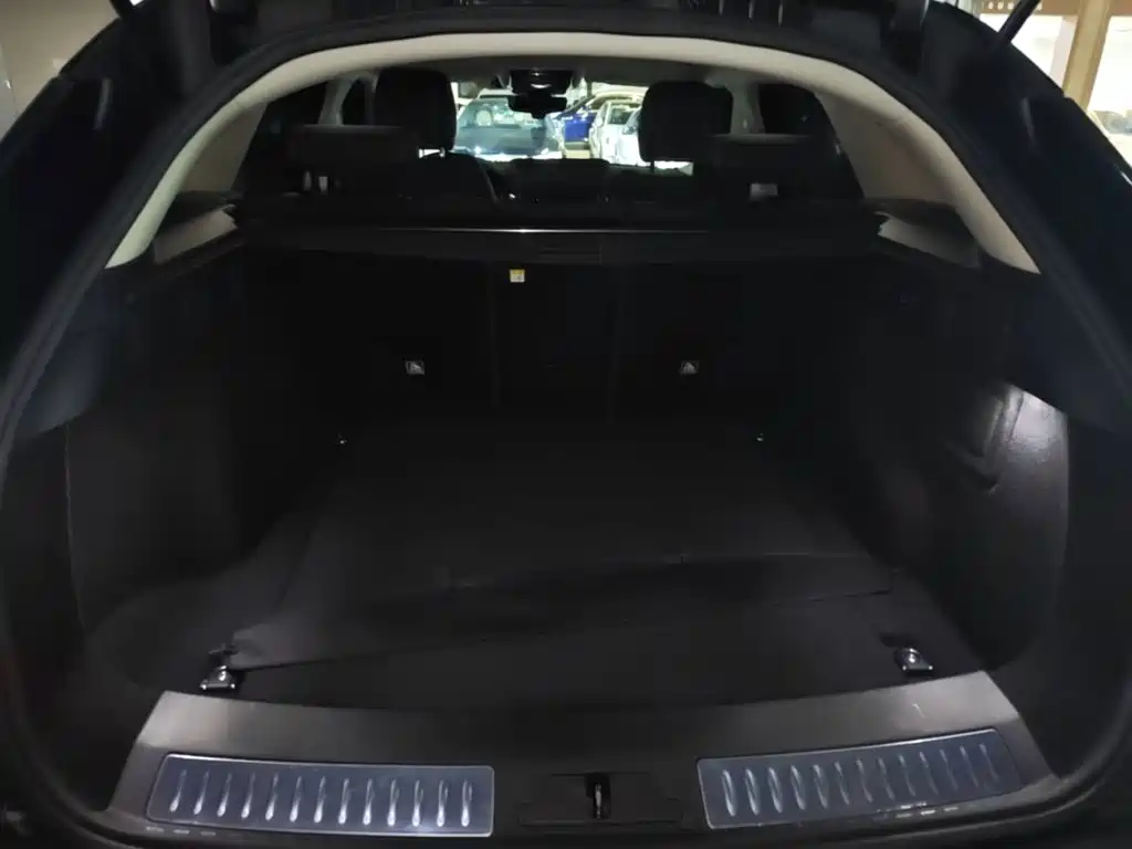 Land Rover Velar — миниатюра 19