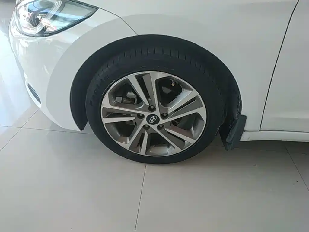 Hyundai Elantra — миниатюра 23