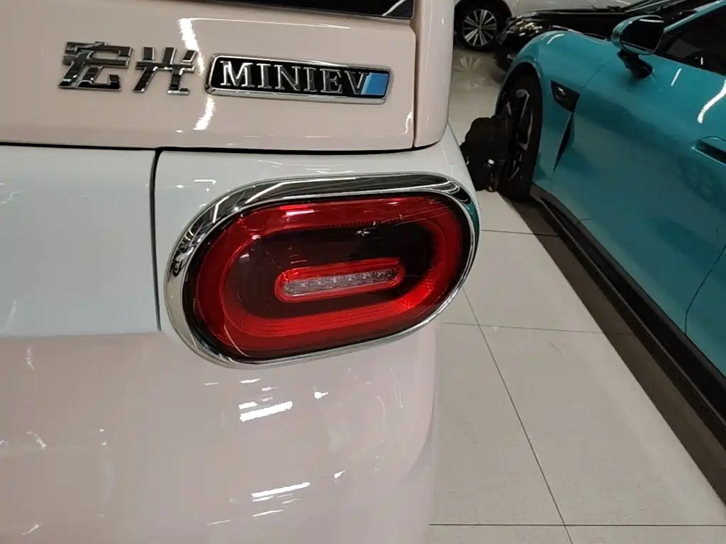 Wuling MINIEV — миниатюра 8