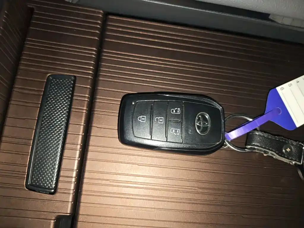 Toyota Granvia — миниатюра 9