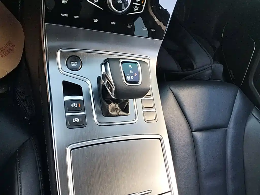 Hongqi Hongqi H5 — миниатюра 14