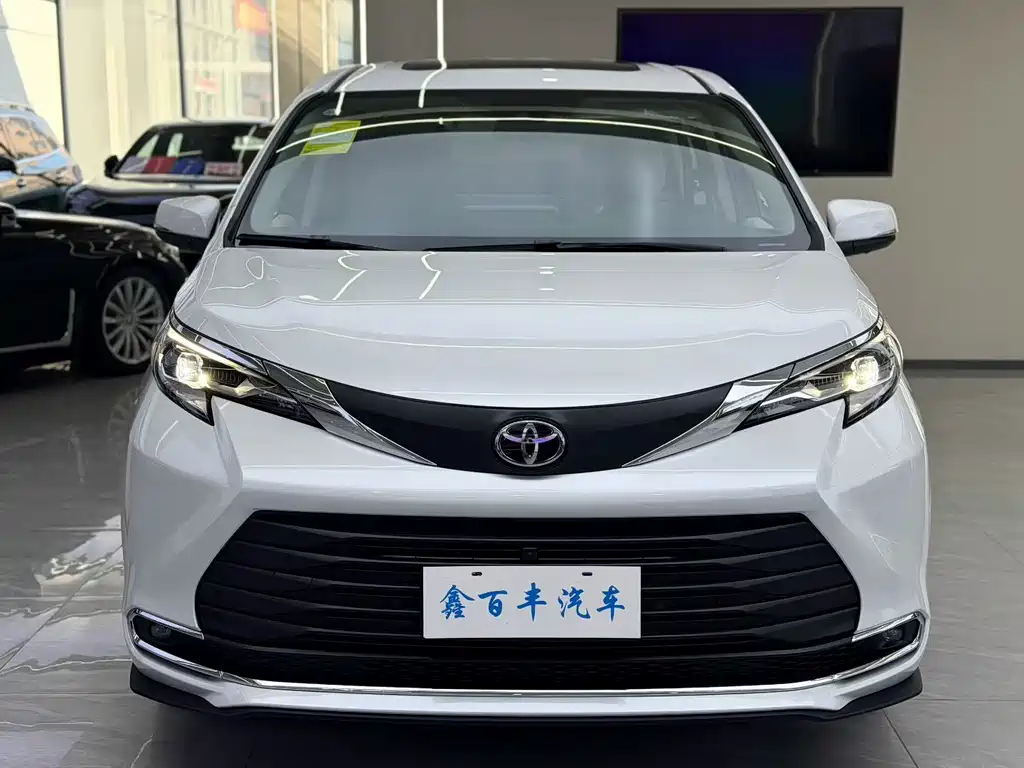 Toyota Sienna — миниатюра 2