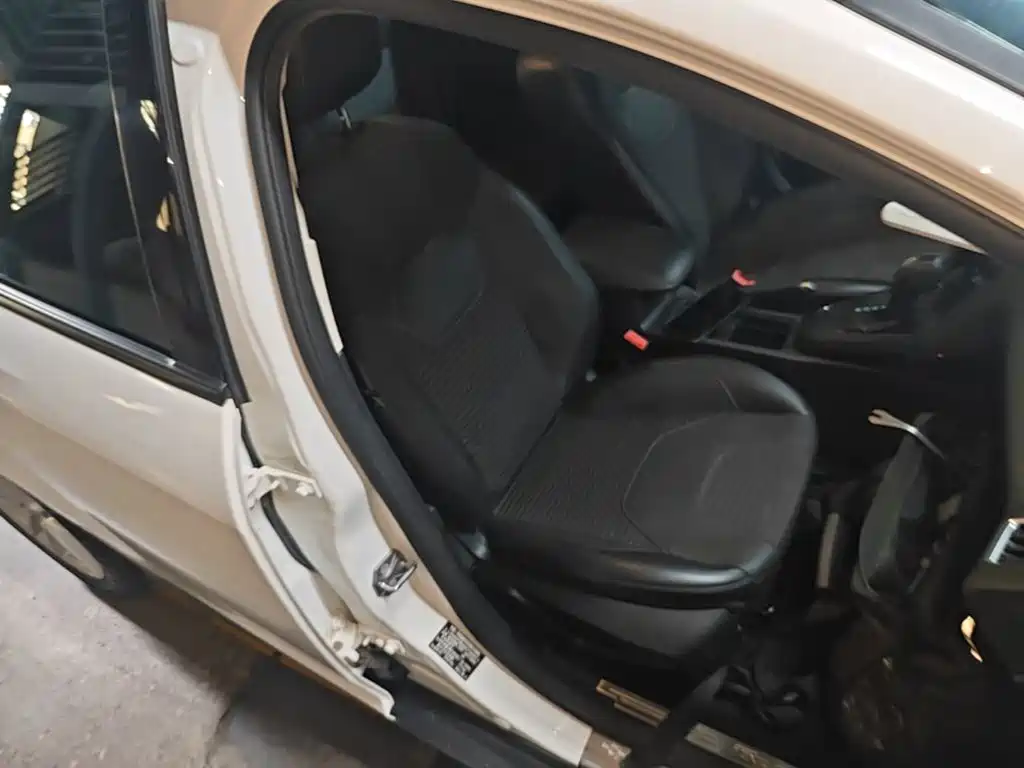 Ford Focus — миниатюра 25