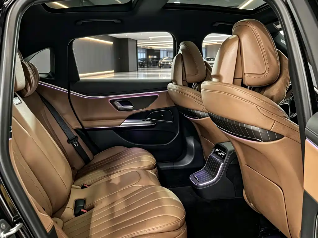 Mercedes-Benz E-Class — миниатюра 7