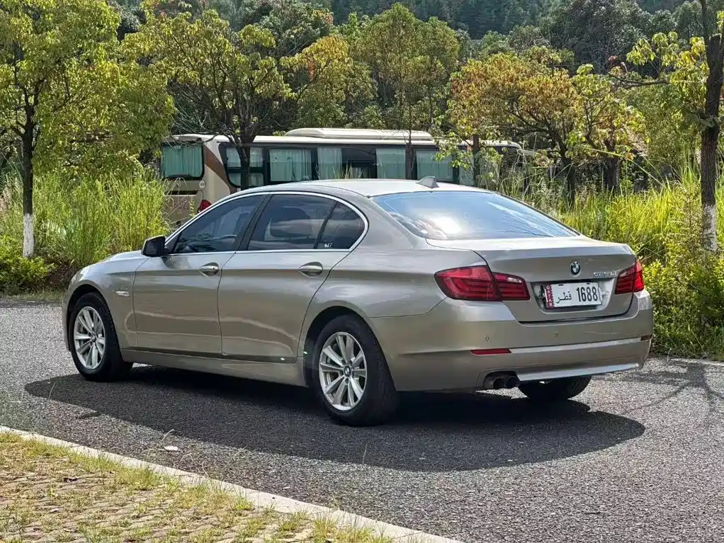 BMW 5 Series — миниатюра 7