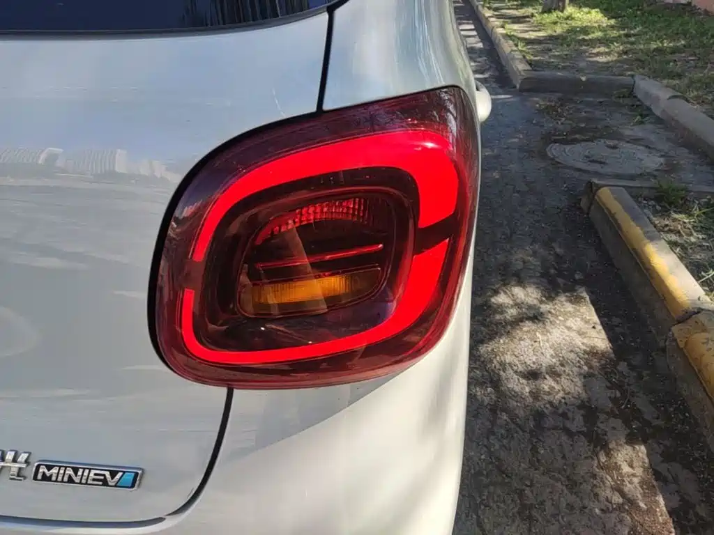 Wuling MINIEV — миниатюра 8