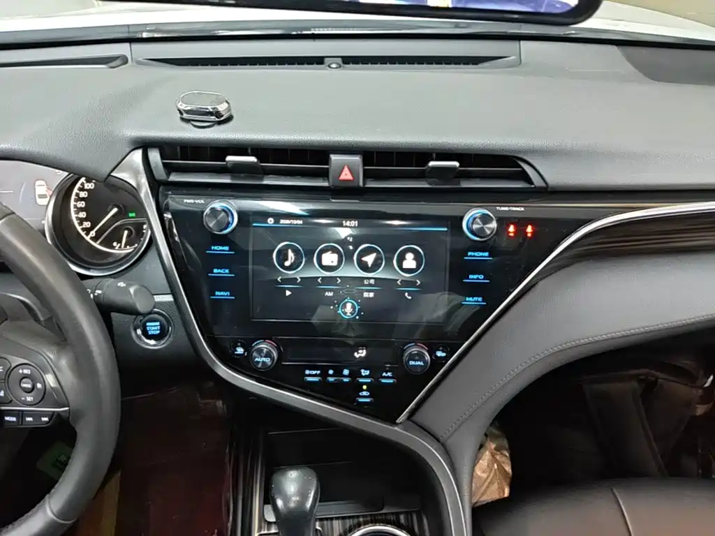 Toyota Camry — миниатюра 13