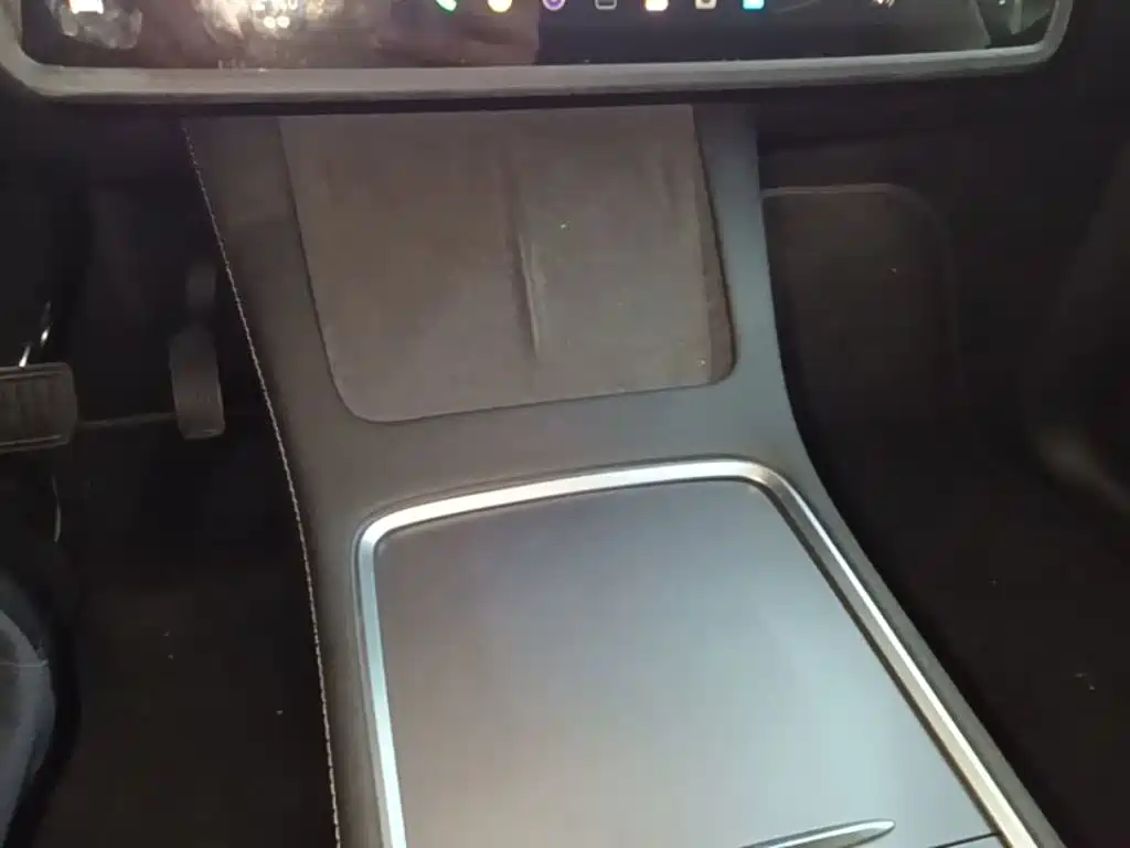 Tesla Model Y — миниатюра 14