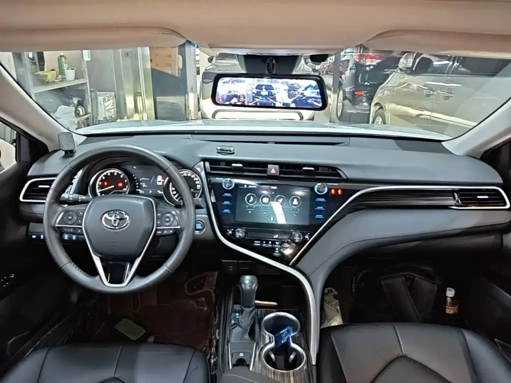 Toyota Camry — миниатюра 10