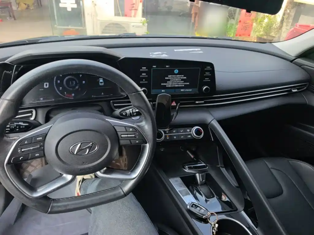 Hyundai Elantra — миниатюра 10