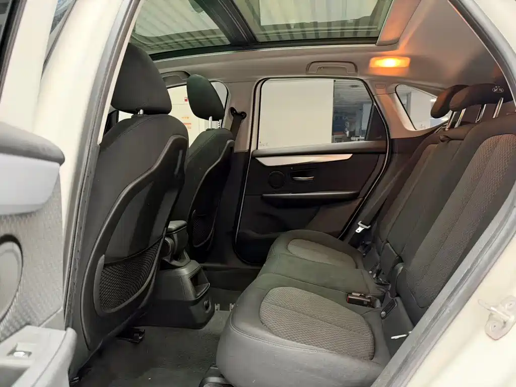 BMW 2 Series Active Tourer — миниатюра 13