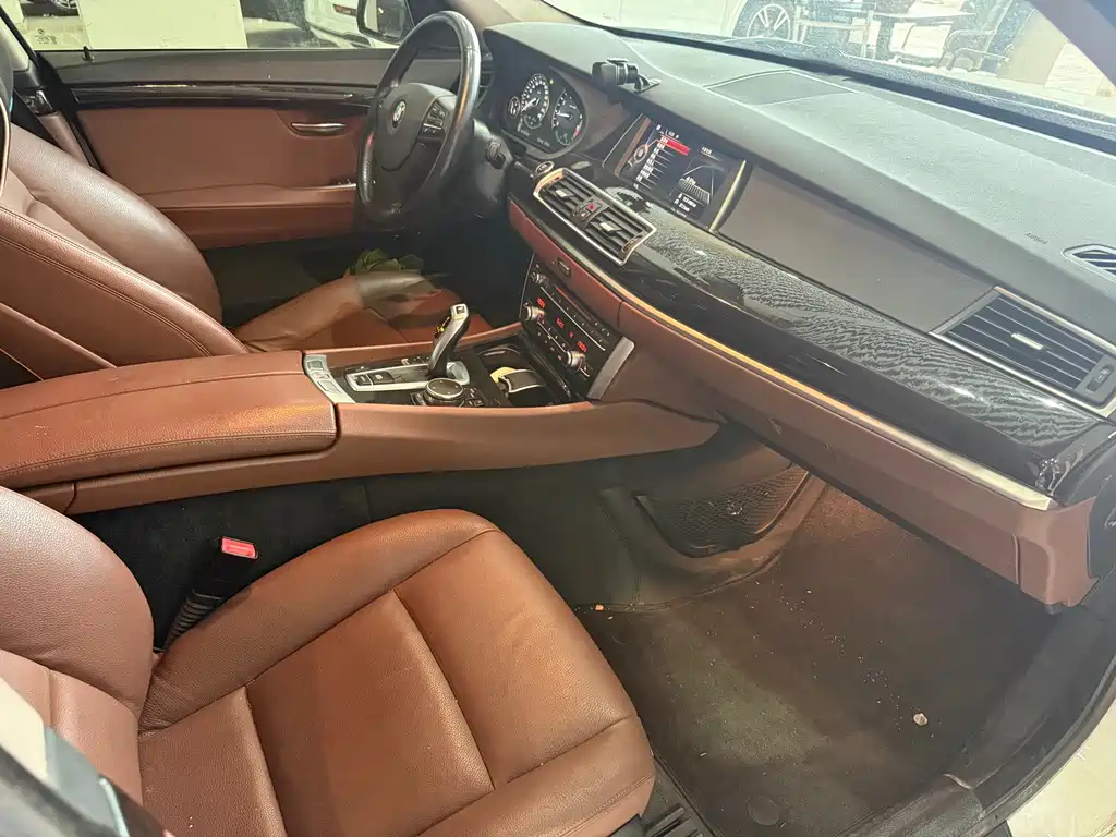 BMW 5 Series GT — миниатюра 8