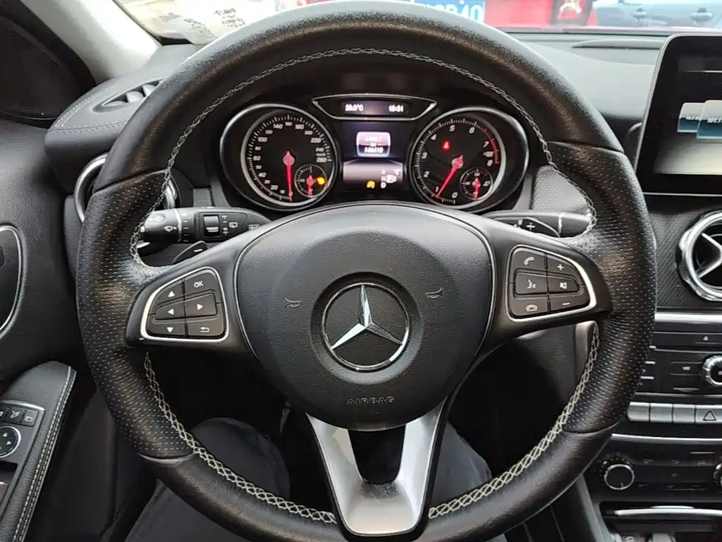 Mercedes-Benz GLA — миниатюра 11