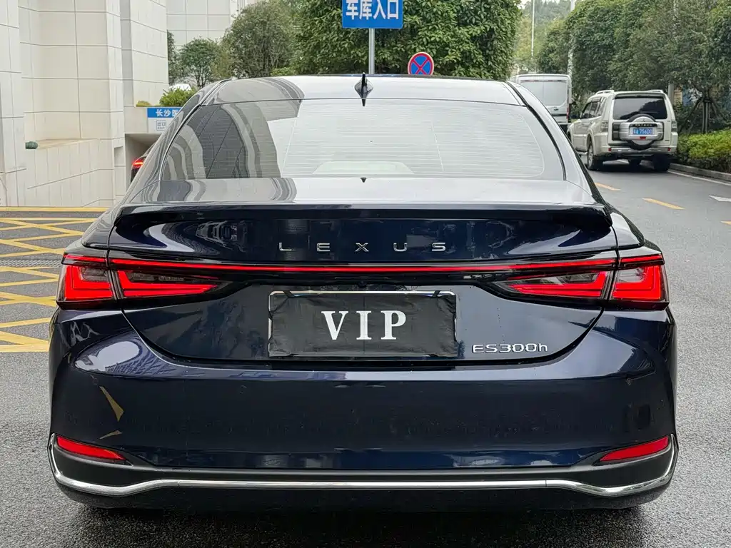 Lexus ES — миниатюра 6