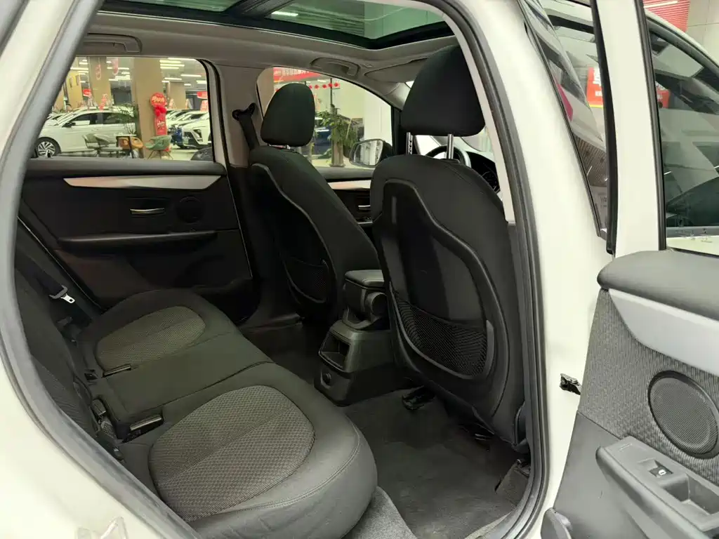 BMW 2 Series Active Tourer — миниатюра 19