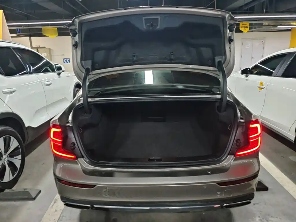 Volvo S60 PHEV — миниатюра 19