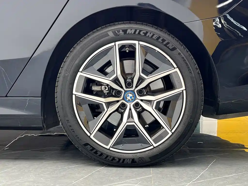 BMW i5 — миниатюра 24