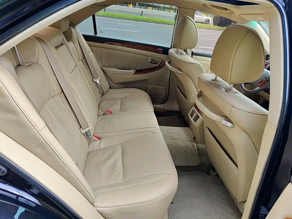 Toyota Crown — миниатюра 11