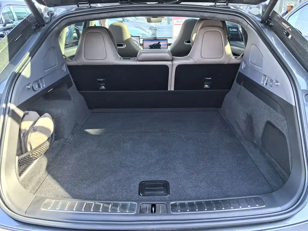 AITO WISDOM WORLD R7