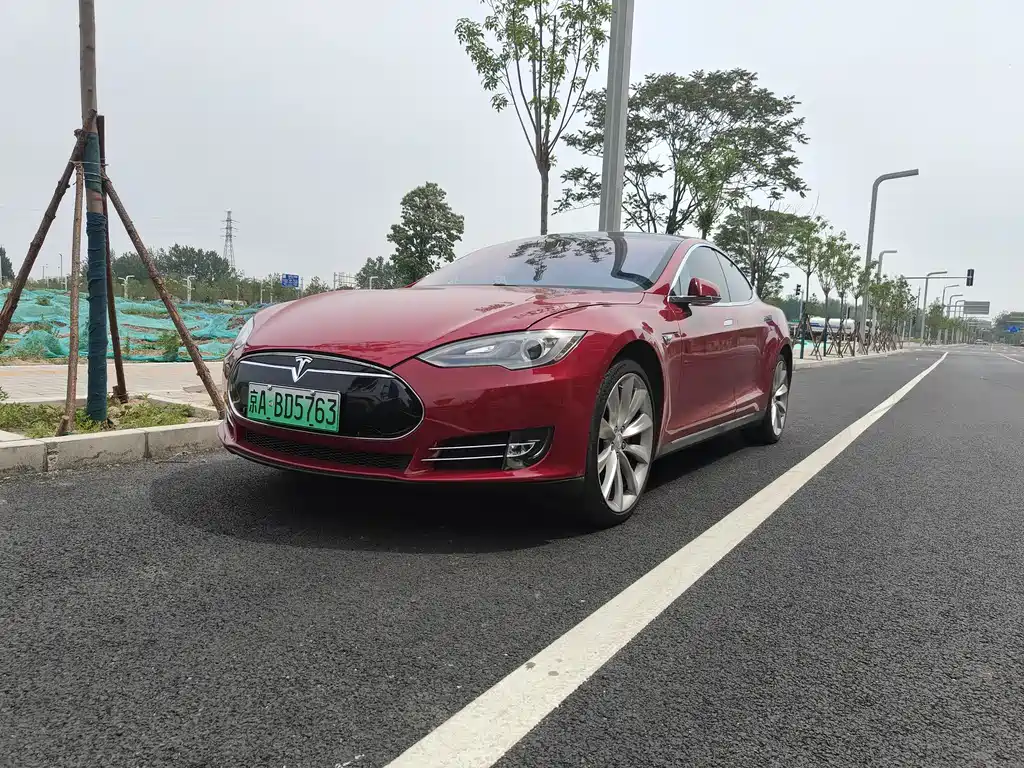Tesla Model S 2015