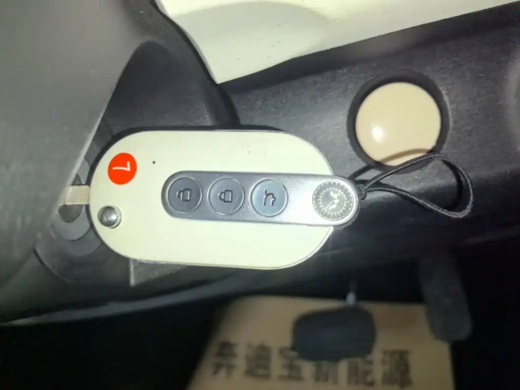 Wuling MINIEV — миниатюра 9