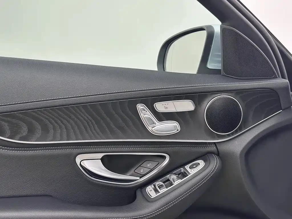 Mercedes-Benz C-Class — миниатюра 12
