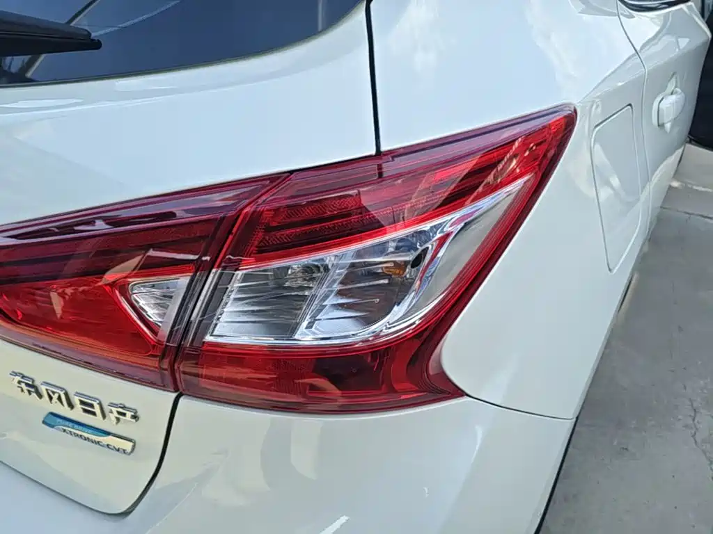 Nissan Tiida — миниатюра 8