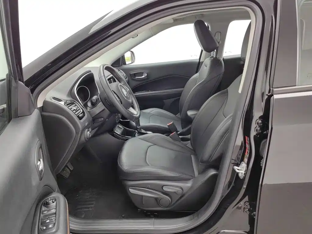 Jeep Compass — миниатюра 10