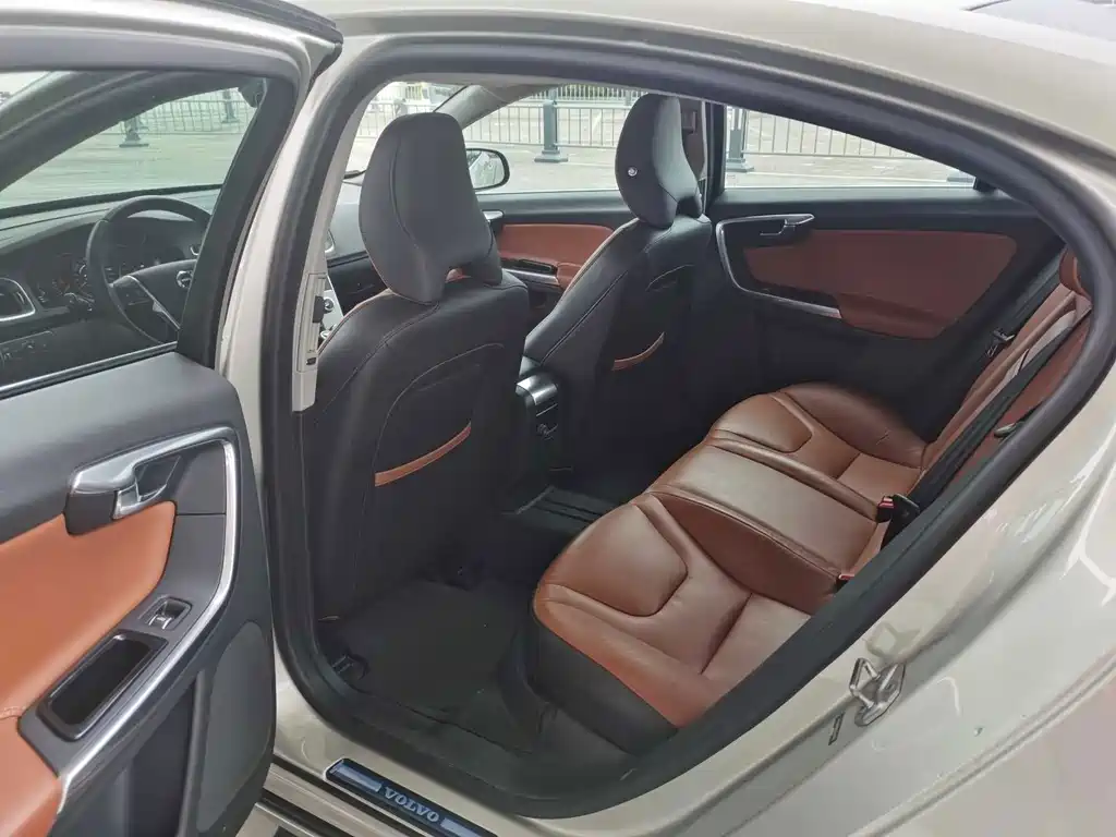 Volvo S60 — миниатюра 11