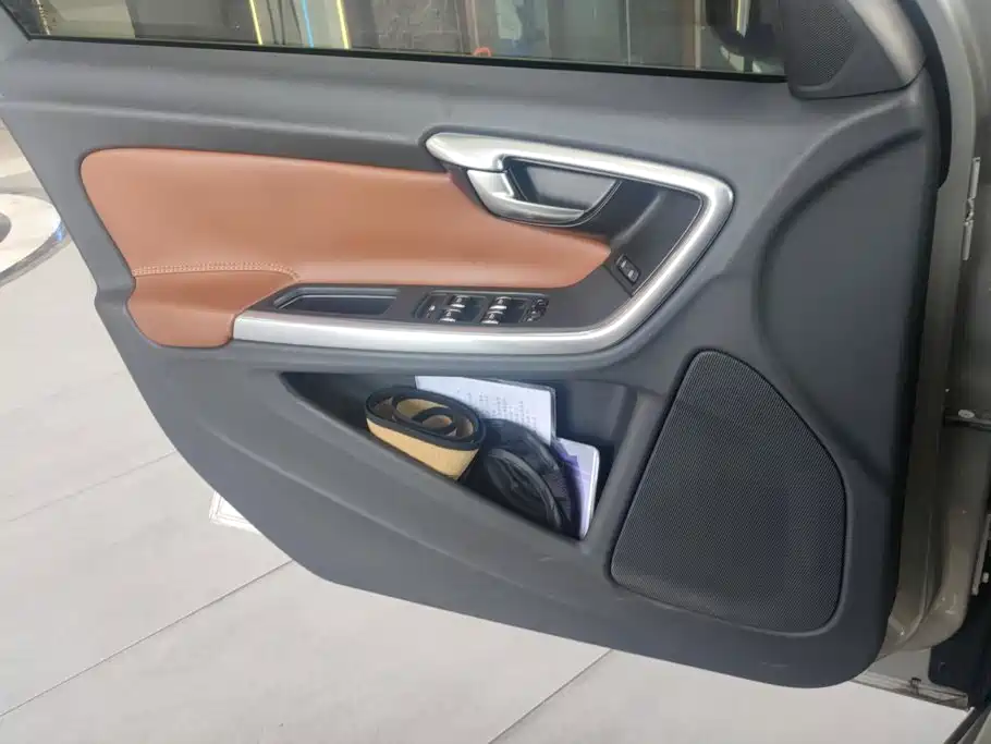 Volvo S60 — миниатюра 7