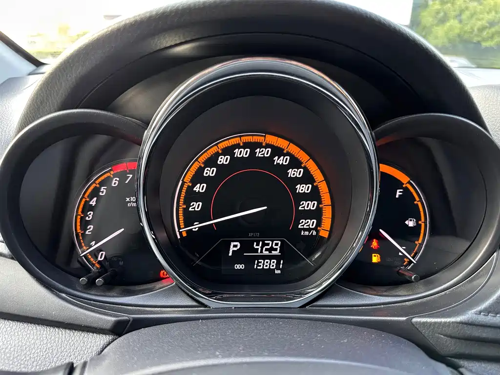 Toyota Yaris L — миниатюра 8