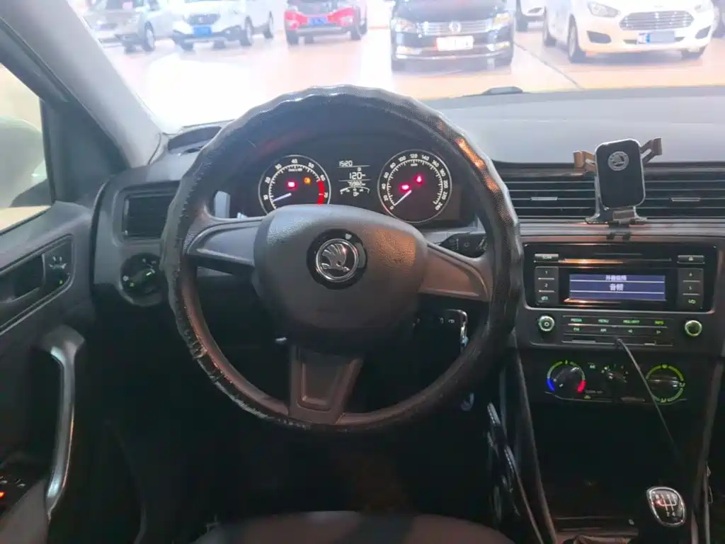 Skoda Rapid Spaceback — миниатюра 11