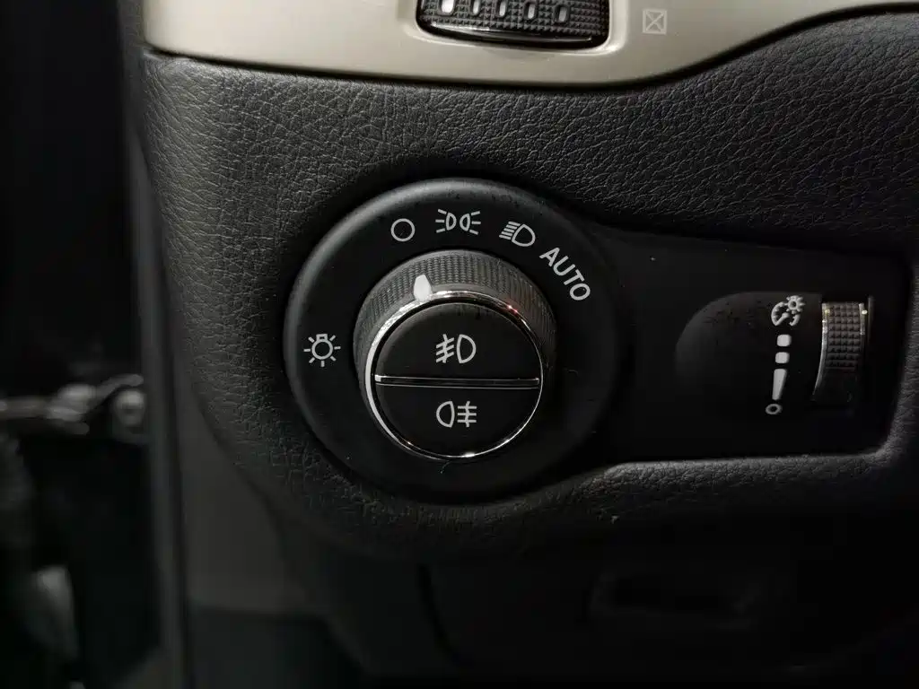 Jeep Cherokee — миниатюра 21