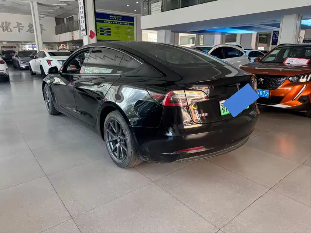 Tesla Model 3 — миниатюра 10