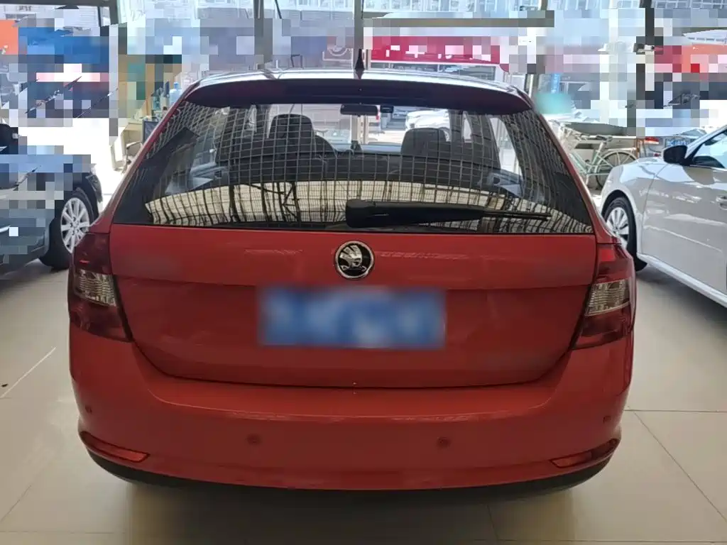 Skoda Rapid Spaceback — миниатюра 6
