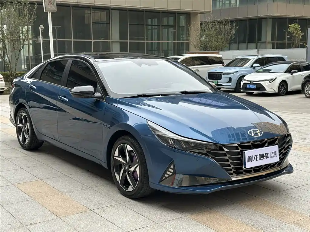 HYUNDAI ELANTRA