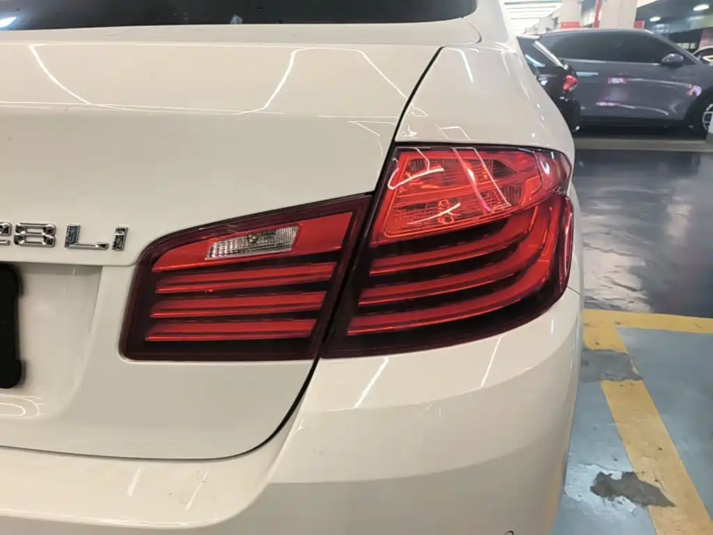 BMW 5 Series — миниатюра 8