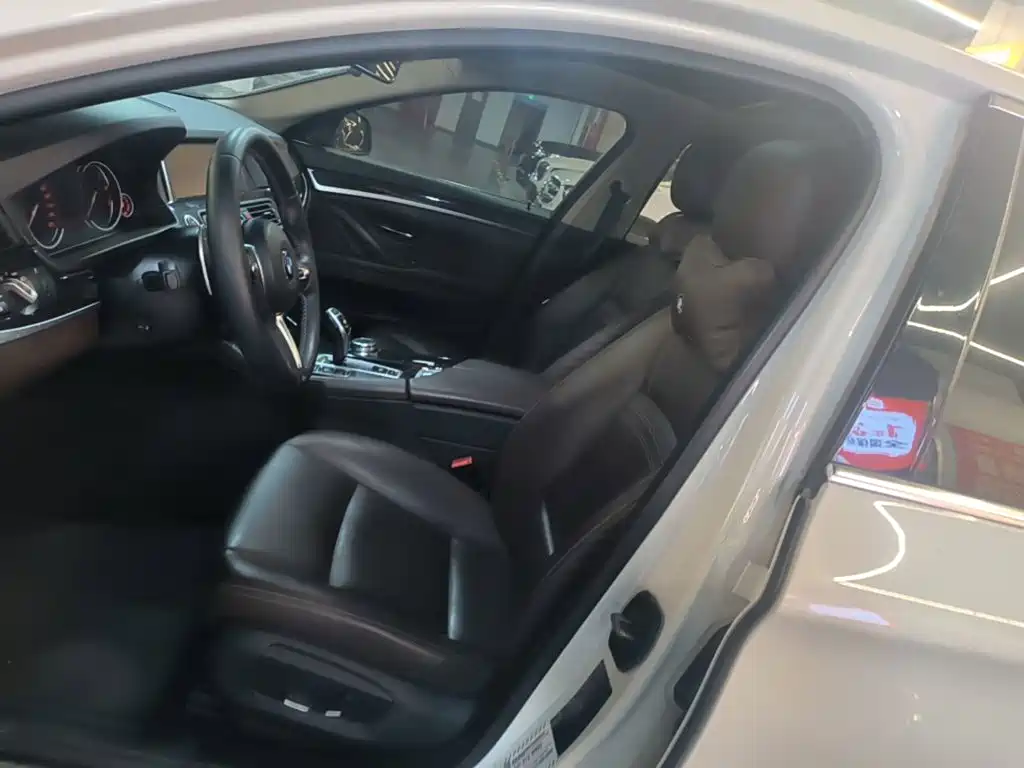 BMW 5 Series — миниатюра 15