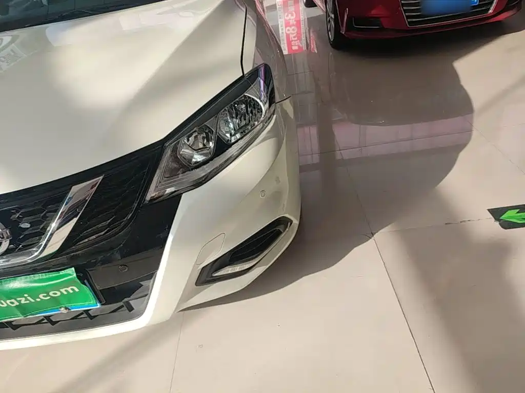 Nissan Tiida — миниатюра 24