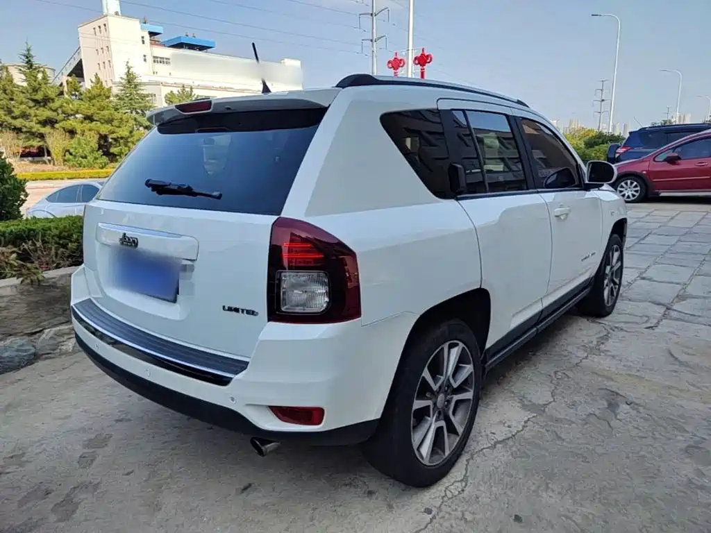 Jeep Compass (Import) — миниатюра 7