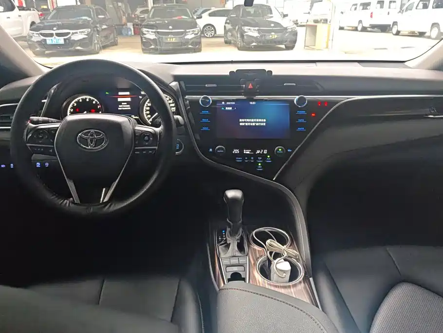 Toyota Camry — миниатюра 9