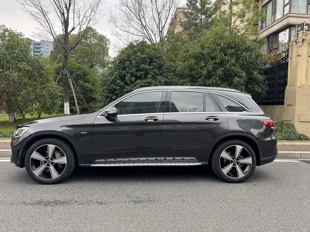 MERCEDES-BENZ GLC