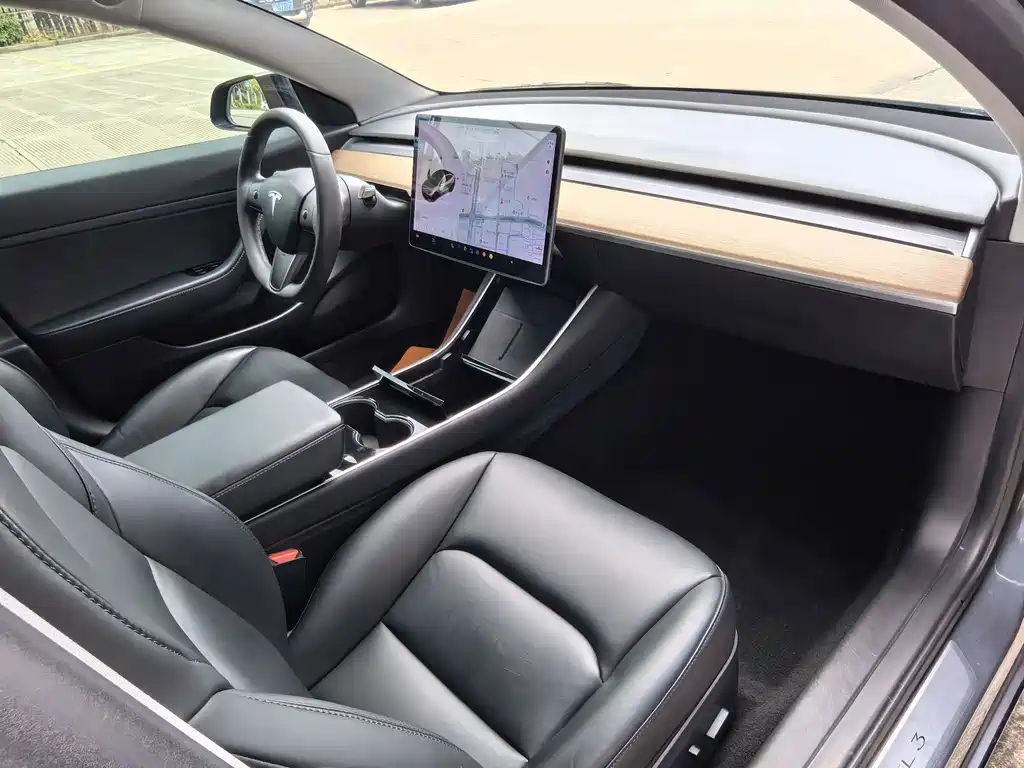 Tesla Model 3 — миниатюра 9