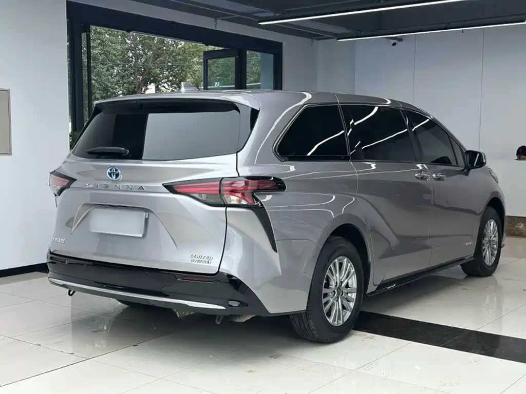 Toyota Sienna — миниатюра 8