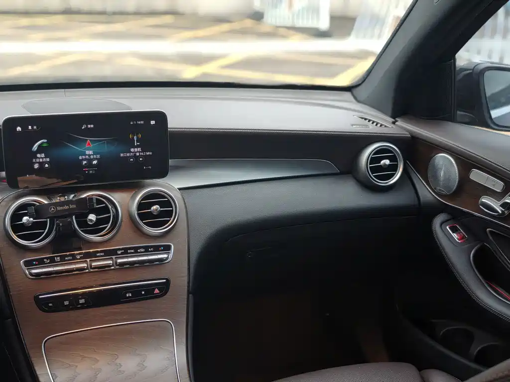 Mercedes-Benz GLC — миниатюра 8