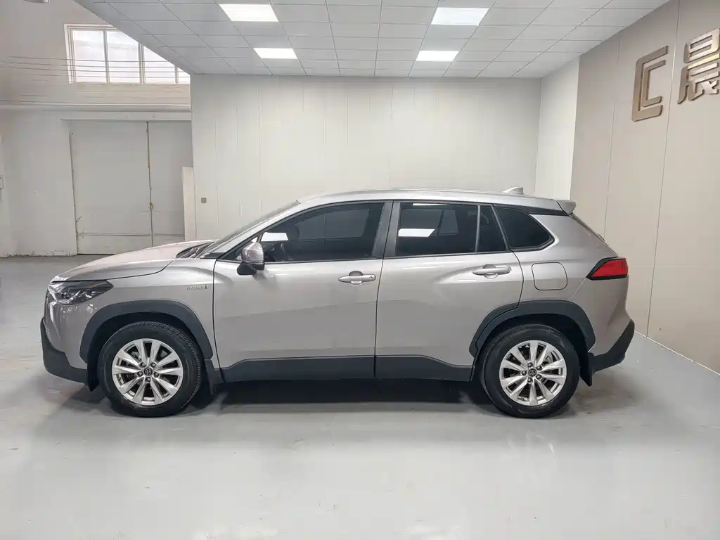 Toyota Corolla Cross — миниатюра 10