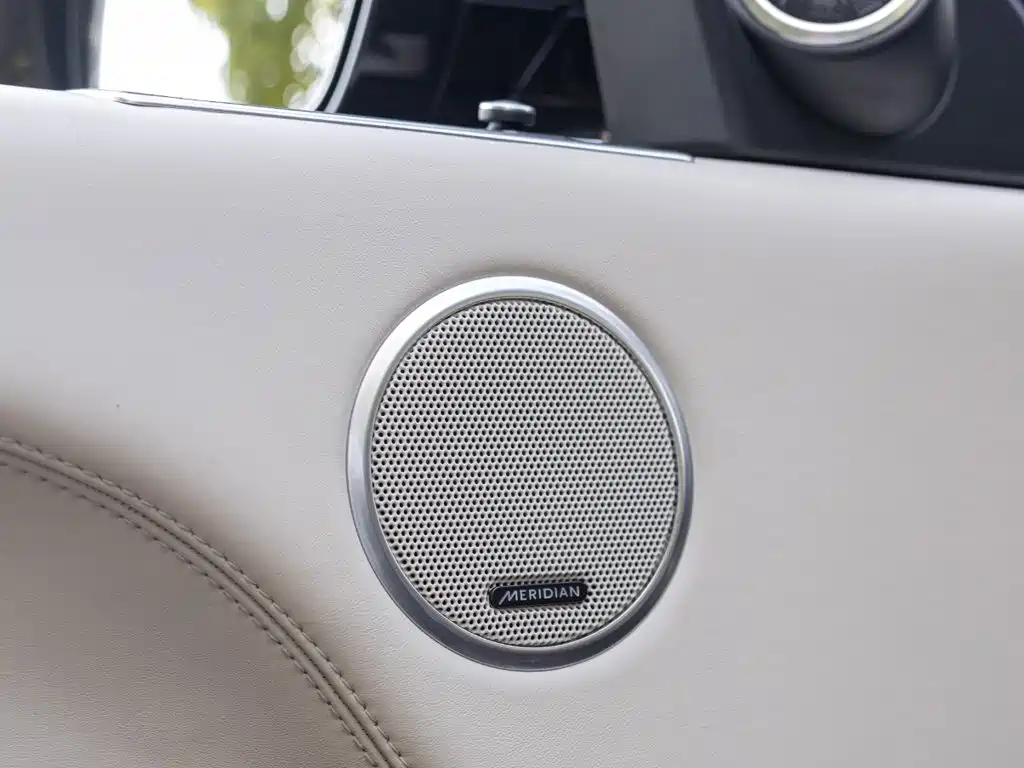 Land Rover Range Rover — миниатюра 17