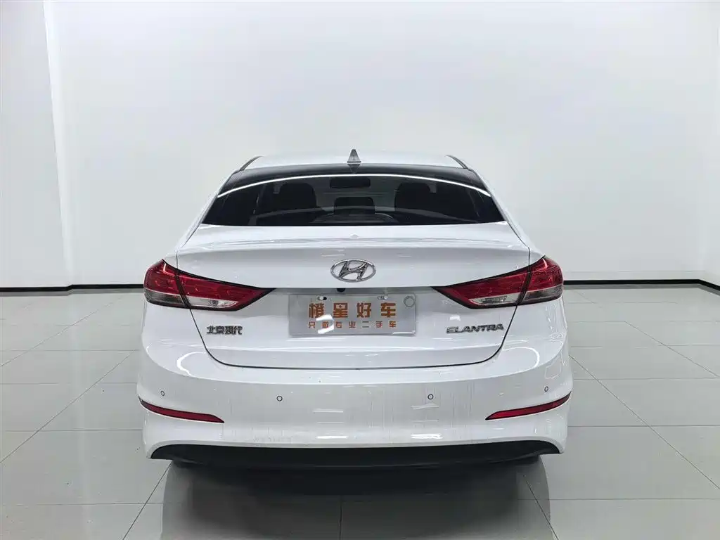 Hyundai Elantra — миниатюра 5