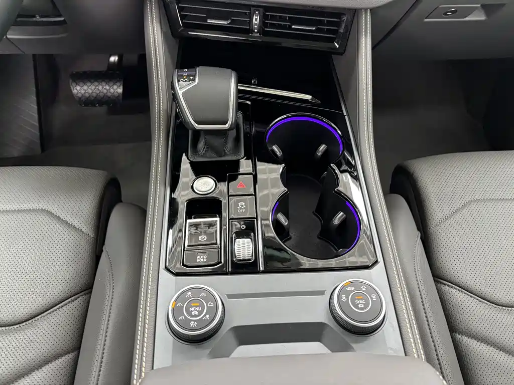 Volkswagen Touareg — миниатюра 21